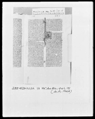 Biblia Latina — Initiale H (ec sunt nomina), darin spricht Moses zu den Juden, Folio 15recto