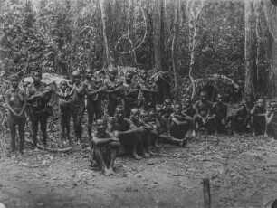 Gruppenportrait (Sammlung Hans Meyer - Ostafrikaexpeditionen Hans Meyer 1886/1911)