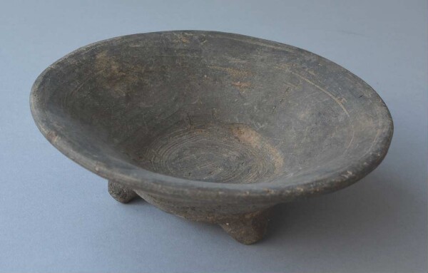 Tripod bowl made of clay