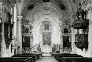 Wettenhausen. Pfarrkirche St. Mariä Himmelfahrt : Kammeltal-Wettenhausen. Ehem. Augustinerchorherrenstift, Klosterkirche Mariä Himmelfahrt. Inneres mit Hochaltar (1524) und Kanzel (um 1670)