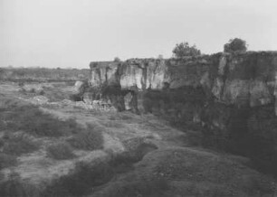 Abbruchkante : Landschaft mit einer felsigen Abbruchkante