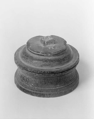 Buddhistisches Reliquiar in Form eines Stupa (Fragment)