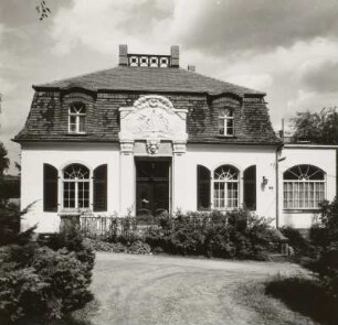 Moritzburg, SChlossallee 38, Pfarrhaus, Straßenansicht