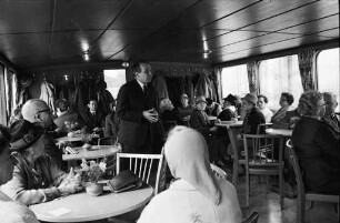 100. und diesjährig letzte Fahrt für alte Mitbürger auf dem städtischen Motorschiff Friedrich Töpper.