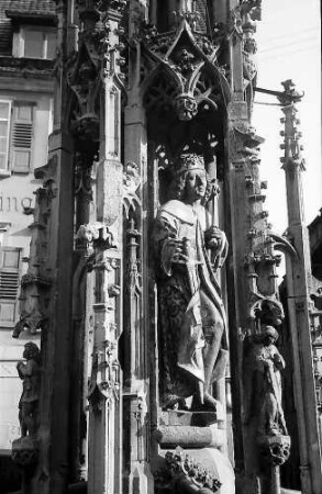 Rottenburg: Ausschnitte aus der gotischen Säule des Brunnens