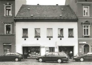 Radeberg, Hauptstraße 11. Wohnhaus mit Läden