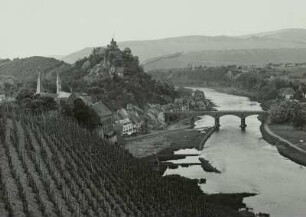 Saarburg, Blick auf die Stadt am linken Ufer der Saar mit der Saarbrücke