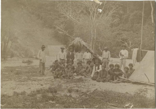 Camp chez les "Botokuden" au Rio Pancas (Brésil)