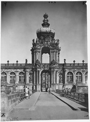 Dresden. Zwinger - Kronentor und Brücke