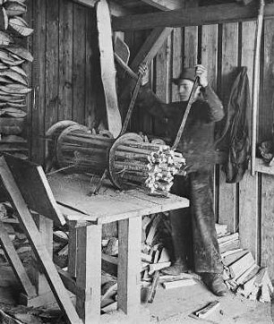 Bündeln von Abfallholz : Technikgeschichte | Technologie | Holzgewinnung und Bearbeitung