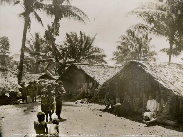 "Dans le village. Port Adam. Malaita"