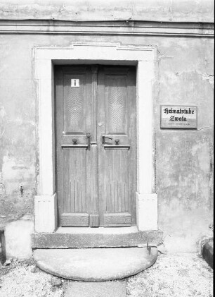 Klingenthal-Zwota, Braugasse 1. Wohnhaus (1837). Haustür