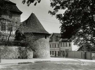 Kahla, Stadtmauer : Kahla. Straßenbild mit Turm der Stadtmauer