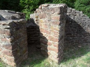 Ansicht im Südwesten - Zwingerbereich - Barbakane in der äußeren Zwingermauer von Osten (Wehrgang abgetragen)