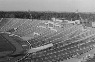 Blick vom Glockenturm des Zentralstadions auf die Arena