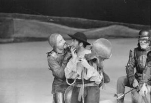 Szenenbilder aus "Der Nachbar des Herrn Pansa", Schauspiel von Günter Rücker in der Inszenierung von Friedo Solter (Bühnenbild: Wolfgang Mattheuer). Deutsches Theater Berlin, 11.10.1969 (Uraufführung Oktober 1969)