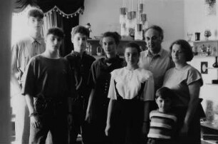 Familie Z. (Elektroingenieur, Lehrerin) im Wohnzimmer