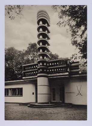 Internationale Hygiene-Ausstellung, Haus "Dresdner Anzeiger und Porzellan Meißen" : Dresden. Internationale Hygiene-Ausstellung 1930/1931. Haus "Dresdner Anzeiger und Porzellan Meißen" mit Glockenspiel-Turm von Arnulf Schelcher