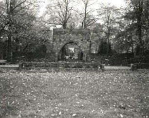 Denkmal für die Gefallenen des 1. Weltkrieges : Denkmal für die Gefallenen des 1. Weltkrieges. Stein, Metallguß (1936; G. Wrba nach A. Lange). Wurzen, Park, Am Bahnhof