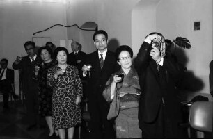 Freiburg: Aula, Rathaus; Empfang einer japanischen Delegation aus Matsuyama im Rathaus; gestellte Gruppen