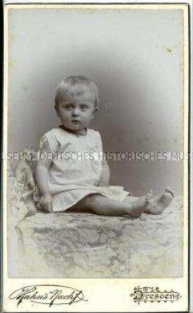 Sitzendes Kleinkind, Carte de Visite
