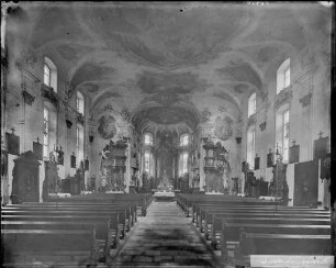 Meßkirch Katholische Stadtkirche Sankt Martin Innenansicht