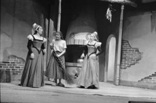 Szenenbilder aus "Aschenbrödel" mit M. Degen, N. Mank, H. Ulrich, E. Aderhold, E. Marian, H. Fröhlich, K. Schmidtchen, Theater am Schiffbauerdamm 11.12.1952