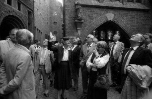 Bremen: Journalistengruppe in der Böttcherstraße
