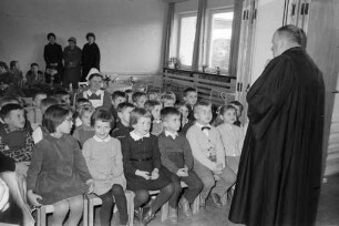 Einweihung des neuen Kindergartens der evangelischen Thomaspfarrei in der Albsiedlung.