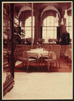 Stadthalle, Mülheim an der Ruhr Umbau: Wintergarten im Lichthof mit Arkaden