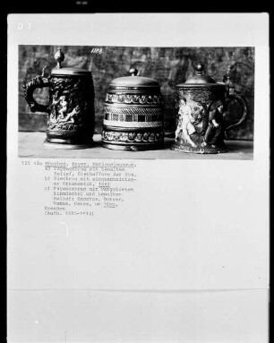Fayencekrug mit bemaltem Relief: Erschaffung der Eva, b) Bierkrug mit eingeschnittener Ornamentik, c) Fayencekrug mit vergoldetem Zinndeckel und bemaltem Relief: Baccus, Boreas, Venus, Ceres
