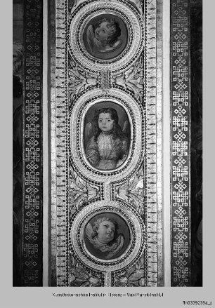 Ausmalung des Oratorio della Santissima Trinità : Wanddekoration : Engelköpfe in den Medaillons der Pilaster