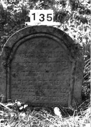 Grabstein 135