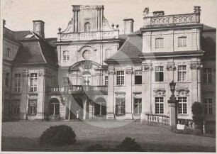 Hauptfassade von Schloss Brauchitschdorf