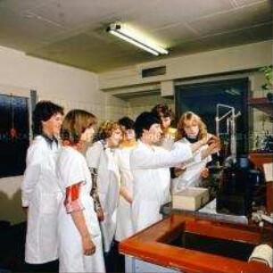 Ausbildung zu Krankenschwestern im Labor