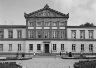 Aulagebäude der Universität