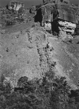 Die Drakensberge : Felswand in den Drakensbergen