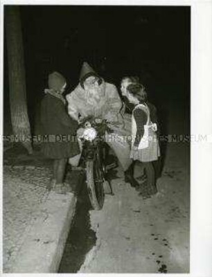 Der Weihnachtsmann auf Bestellung - mit dem Motorrad unterwegs