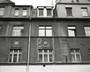 Wurzen, Schillerstraße 5a. Wohnhaus (1905/1910). Obergeschossfenster