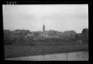Mons (Belgien): Stadtbild mit Belfried, im Vordergrund der [Canal du Centre (?)]