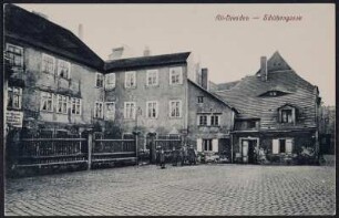 Dresden-Altstadt. Schützengasse mit Wohnhaus Nr. 21 und posierenden Kindern