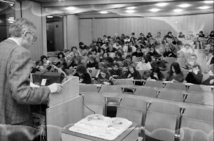 Freiburg: Pädagogische Hochschule, Aula, Robert Dickmann, Vortrag, mit Auditorium