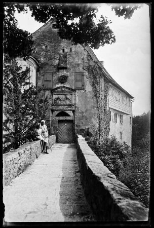 Ahorntal. Burg Rabenstein im Schottertal. Eingang zur Burg