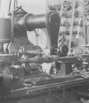 Zahnradfräsmaschine : Technikgeschichte | Technologie | Eisen und Stahl | Werkzeug-Maschinenfabrikation