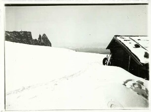 Schneelandschaft mit Skispur