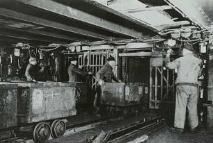 Mansfelder Kupferschieferbergbau, Beschicken der Förderkörbe
