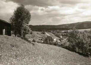 Reinhardtsdorf. Blick in den Hirschgrund. Im Hintergrund Schrammsteine und Großer Winterberg