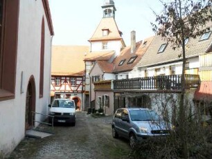Kirchhof im Norden nach Westen