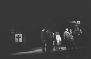 Szenenbilder aus "Der Besuch der alten Dame", tragische Komödie von Friedrich Dürrenmatt. Volksbühne Berlin, 24.02.1965