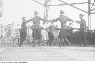 Dresden, Heinz-Steyer-Stadion. Auftritt des Alexandrow Ensemble der sowjetischen Armee, 9. September 1948